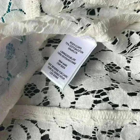 🌸4/$30🌸material Girl | White lace with blue hem pull over jacket - Picture 7 of 8